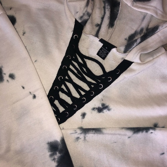 Black and White Tie-Dye Cropped Hoodie - Picture 2 of 2